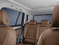 Der Volkswagen Original Sonnenschutz ist als optimaler Schattenspender und zur Wärmedämmung einsetzbar – ohne die Verkehrssicherheit zu beeinträchtigen. Der Sonnenschutz ist sowohl bei geschlossenem als auch bei geöffnetem Fenster verwendbar und schützt die Fondpassagiere durch ein Element für die Heckscheibe und jeweils für die hinteren Seitenscheiben.Original Zubehör für den Golf Sportsvan