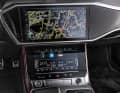 Zwei Touchscreens mit haptischem Feedback auf der Mittelkonsole sind feiner A6-Standard