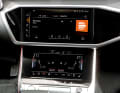 Mit der MMI Navi Plus kommt zum Onlineauch das Hybrid-Radio, das selbstständig zwischen UKW, DAB+ und Web-Sendern wechselt