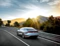 Eine scharfe Abrisskante für die  Aerodynamik, darunter ein umlaufendes Black Panel mit OLED-Leuchten für  Sicherheit, Individualisierung und Show