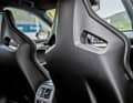 Die „CupBucket“-Schalensitze sehen nicht nur von hinten richtig sexy aus und bringen den sportiven Carbon-Style auch ins Interieur
