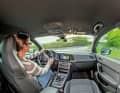 Hier fühlt man sich auf Anhieb wohl: Cockpit mit exzellenten Sitzen, guter Ergonomie und sehr direkt übersetzter, präziser Lenkung