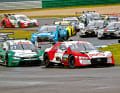 René Rast mit der Startnummer 33 am Lausitzring, dicht verfolgt von Marco Wittmann in seinem BMW