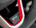 Spezifische Interieurmerkmale und Farben liefert die GTX-Serienausstattung | Fotos I. Barenschee (VW)