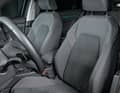 jSport-Komforsitze vorne sind im „Style“ Serie, der ErgoActive-Fahrer­sitz ist gar elektrisch verstellbar mit Memory- und Massagefunktion. Die Sitzheizung kommt mit dem Winterpaket für 450 Euro