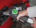 An der Tankstelle wird Erdgas auf 200 bar komprimiert. Das Betanken geht so schnell und einfach wie bei konventionellen Kraftstoffen