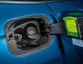 Einfache Handhabung: Der Einfüllstutzen für CNG (14,6 kg) befindet sich neben dem regulären Tankdeckel fürs Benzin (9 l)