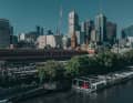 Die schwimmende Location AFLOAT auf dem Yarra River im Zentrum von Melbourne dient während des gesamten Grand-Prix-Wochenendes in Australien als öffentlicher Hauptsitz des Teams.