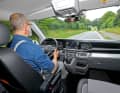 Das Fahrgefühl im E-Bulli liegt auf PKW-Niveau, auch muss in Sachen Ausstattungsoptionen auf keine wichtigen Extras verzichtet werden