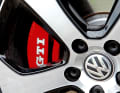 Tragen die roten Bremssättel das GTI-Emblem handelt es sich immer um den Performance