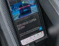 Optional lädt der Wireless Charger das Smartphone per Induktion