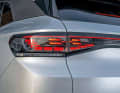 Licht ist das neue Chrom – immer neue Leuchtengrafiken und Begrüßungszeremonien buhlen um die Käufergunst ... VW Tiguan 2.0 TDI DSG vs. VW ID.4 Pro Performance
