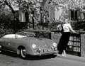 1954 entstehen die ersten 356 Speedster, eine eigens für den US-Markt konzipierte Leichtbauversion, die dort mit einem Grundpreis von rund 3.000 US-Dollar zum Verkaufserfolg wird