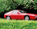 Mit dem 928 stellt Porsche im Frühjahr 1977 einen luxuriösen Gran Turismo mit Alu-V8 vor