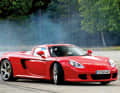 CFK-Chassis, 612-PS-V10, Kermamikbremsen – Rennsporttechnik pur im Carrera GT von 2003. Verantwortlich für das Fahrwerks-Setup: Walter Röhrl – hier bei der Arbeit