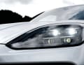 Optional bietet Porsche im neuen Cayenne erstmals das hochauflösende HD-Matrix LED-Licht an – mit jeweils über 16.000 Pixeln pro Scheinwerfer