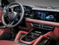 Komplett neu gestaltetes Cockpit mit neuem Infotainment, neuer Bedienarchitektur und vielem mehr: etwa der gekühlten Ladeschale fürs Handy | Fotos Porsche
