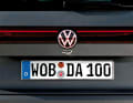Ein Novum ist das rot illuminierte VW-Logo am Heck