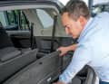 Unter dem doppelten Ladeboden findet ganz hinten sogar die Laderaumabdeckung Platz