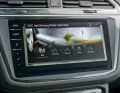 Der große Touchscreen des Infotainment-Systems (hier in Discover Pro-Version) ist eingebaut und deshalb etwas tiefer platziert