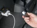 Eine 230-Volt-Steckdose ist für 126 Euro erhältlich, die Kofferraumleuchte ist herausnehmbar und kann als Not-Taschenlampe dienen