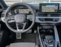 Ergonomisch sehr gelungenes A4-Cockpit, dessen Bedienung keine Rätsel aufgibt. Das Infotainment mit seinen zahlreichen Untermenüs ist durchaus erlernbar