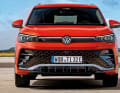 Deutlich selbstbewusster blickt Generation drei des Tiguan in die Welt. Kein Wunder, ist er doch das begehrteste Modell des Volkswagen-Konzerns. Der R-Line kommt mit angeschärften Schürzen