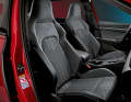 Serienmäßig werden beim Variant besten Halt gebende Komfortsitze verbaut, die R-Line-Version hat vorne Sportsitze