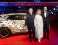 Eröffnung der Berlinale (v.l.): Alexander Buk (Geschäftsführer der CUPRA SEAT Deutschland GmbH), Berlinale-Intendantin Tricia Tuttle und Markus Haupt (CEO von CUPRA und SEAT)