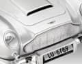 Ein Nummernschild ist nicht genug: Das gilt auch für das Bond-Modell von Revell