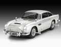 Trotz der originalgetreu umgesetzten 007-Extras zeigt der komplett zusammengebaute Aston Martin in 1:24 gut getroffene Proportionen ] Foto: Werk
