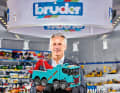 Paul Heinz Bruder mit der spektakulären 1:16-News für 2025, dem Scania-Abschleppwagen mit vier Achsen