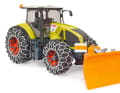 Der Claas-Traktor mit Schneeketten zeigt, dass Bruder heute High-End-Spielzeug mit vielen Funktionen produziert