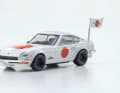 Der Nissan Fairlady trägt eine kleine, japanische Flagge am hinteren Kotflügel des Modells ] Foto: Werk