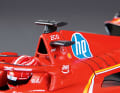 Das Ferrari-Modell ist auf dem Stand des Imola-GP aus der letzten Saison und kommt in einer Hardbox zu den Kunden