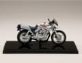 Den Motorrad-Klassiker hat Hobby Japan exakt so gestaltet, wie ihn Sei Hidexoshi ihn in der Mangaserie fährt. ] Foto: Hobby Japan