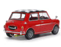 Klein in den Abmessungen, aber vollgestopft mit brillanten Finessen in Sachen Technik: Diese Mini-Wiederauflage von Tamiya in 1:24 ist ein Hit. ] Foto: Tamiya