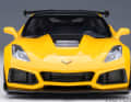 In Corvette Yellow Racing wirkt die Frontansicht der Autoart-CR-1 besonders bullig