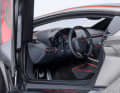 Das Interieur ist fantastisch bedruckt und zeigt im Bereich der Sitze die Haptik von Alcantara, das beim Original verbaut ist ] Foto: Autoart