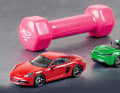Egal ob Cayman oder Boxster, als GTS 4.0 sind die kompakten Porsche- Sportler ganz Große, auch in 1:43 von Minichamps