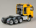 Bei seinem Mercedes- Benz Arocs Stream - space SLT 2.3 bleibt sich der 1:50-Spezialist Conrad treu und baut in Zinkdruckguss