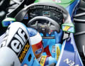 Beim 1:8-Benetton setzt Minichamps für die Dekoration auf Decals und erzielt damit im Bereich des B194-Cockpits gelungene Ergebnisse