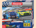Carrera setzt beim Maßstab 1:32 auf dieses Set mit passenden FIA-Boliden von Mercedes-AMG und BMW 