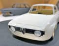 BRM feilt in seiner hauseigenen Musterwerkstatt am 1:24-Prototypen der Alfa Romeo Giulia GT mit breiten Backen 