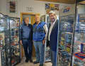 Holger Eilers, Vorstand Stiftung PS.Speicher, Sammler Joachim Küster und Lothar Meyer-Mertel, Geschäftsführer in Einbeck (von links)