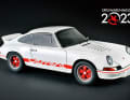 Die Sternchen auf der Kofferraumhaube des weißen Carrera RS 2.7 sind das sofort sichtbare Extra der Sonder- Edition „Circuit Wolf“ von Autoart in 1:18