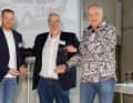 Christoph Krombach (CK-Modelcars, links) und Martin Kosmann (Modelissimo, rechts) erhielten für CMR einige Trophäen überreicht