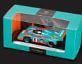 Bei der neuen Serie „Icons of Speed“ legt Porsche Wert auf hochklassige 1:43- Modelle, aber auch auf individuell gestaltete Verpackungen Ikonenmaler