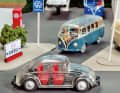 VW in 1:40 von Wiking: T1 in Industrieverpackung, gläserner Käfer