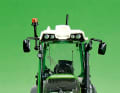 Der Schmalspur-Traktor Fendt 211 V Vario ist bei Obstbauern und Winzern die allererste Wahl als Arbeitsmaschine
